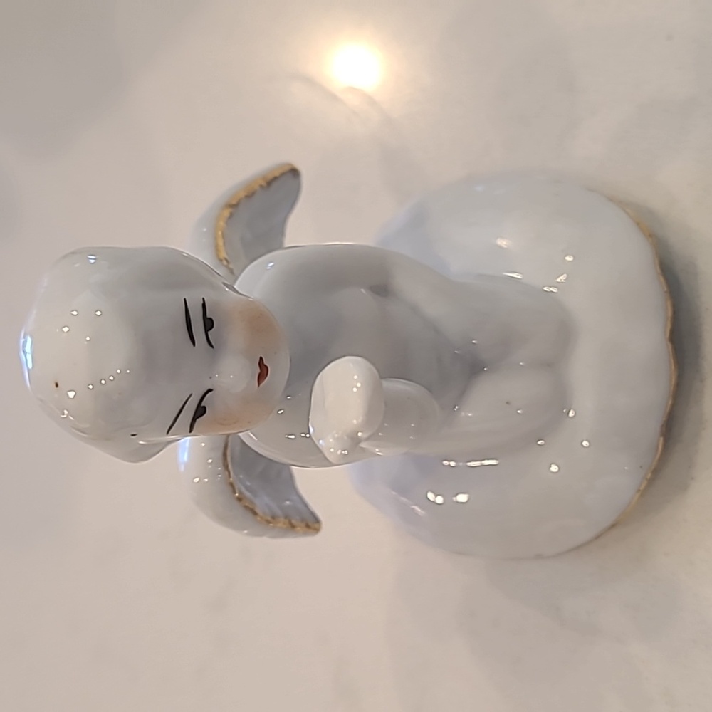 Vintage Cherub Valentine Kisses
